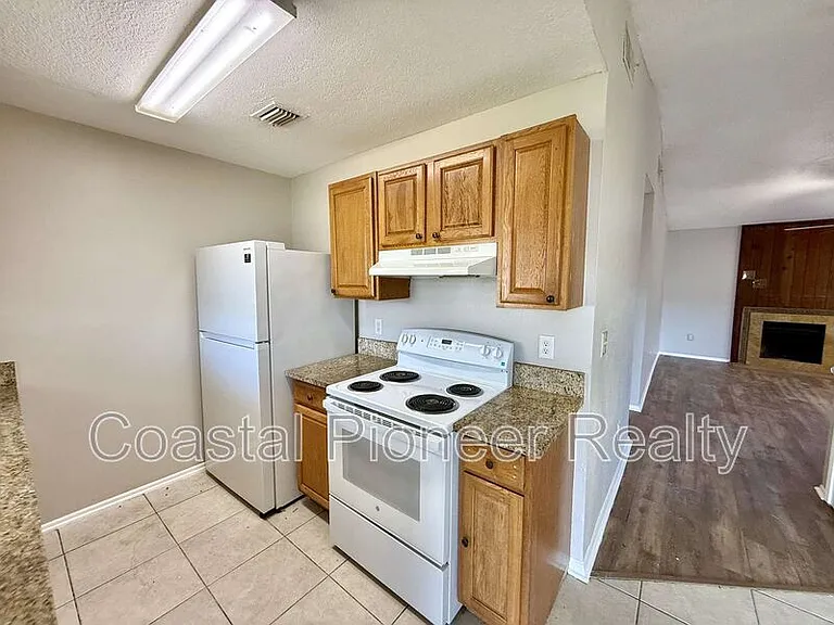 1242 Coolmont Dr — Photo 7