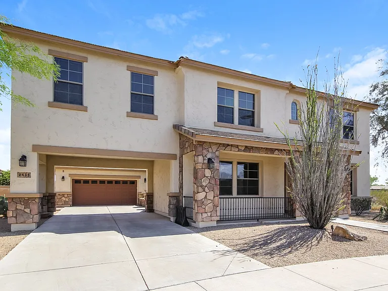 2433 W Horsetail Trl — Photo 1