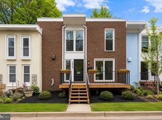 1652 Wainwright Dr, Reston, VA 20190