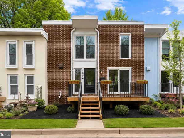 1652 Wainwright Dr, Reston, VA 20190