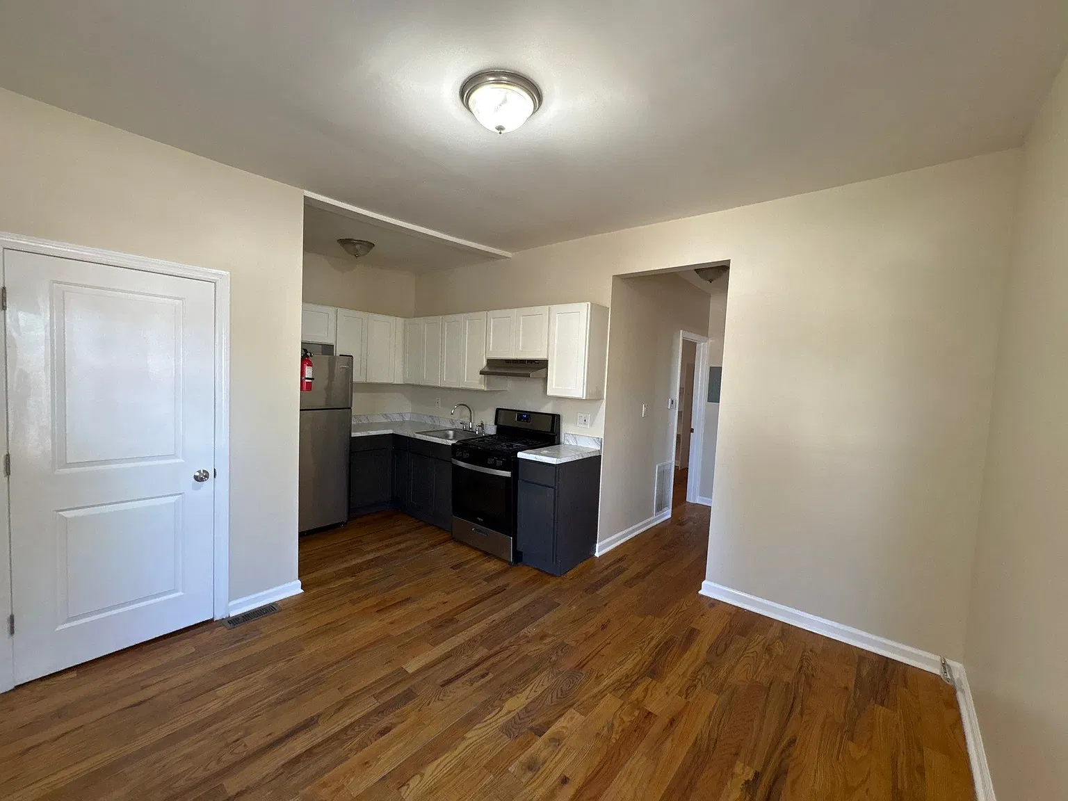 2 bed, 1012 sqft, $1,700 — Photo 4