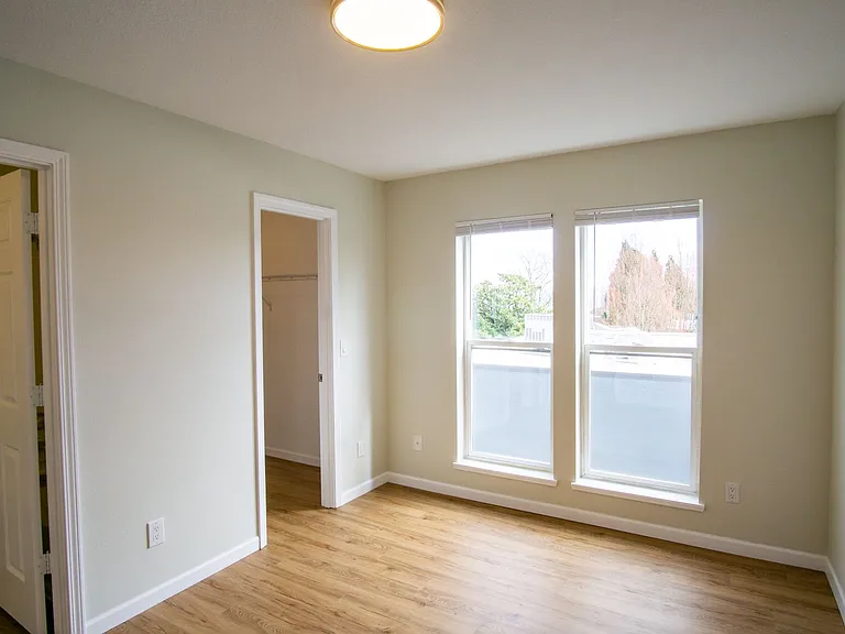 245 SW Hooker St #7 — Photo 10