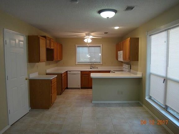 4th image of 1109 Cardinal Oaks Dr