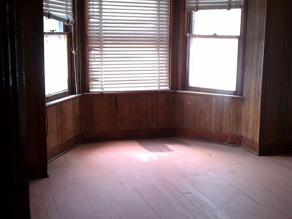 5th image of 209 N 2nd St