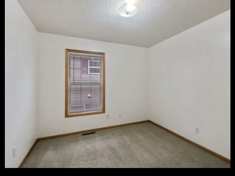 10012 Iris Ln — Photo 8