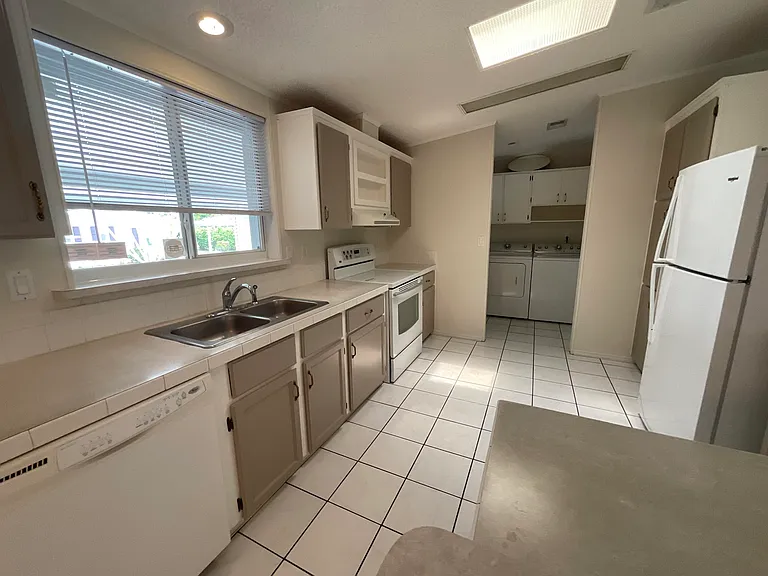 827 Sunglow St — Photo 25