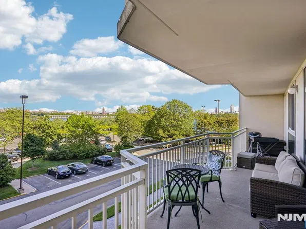1077 River Road #303, Edgewater, NJ 07020