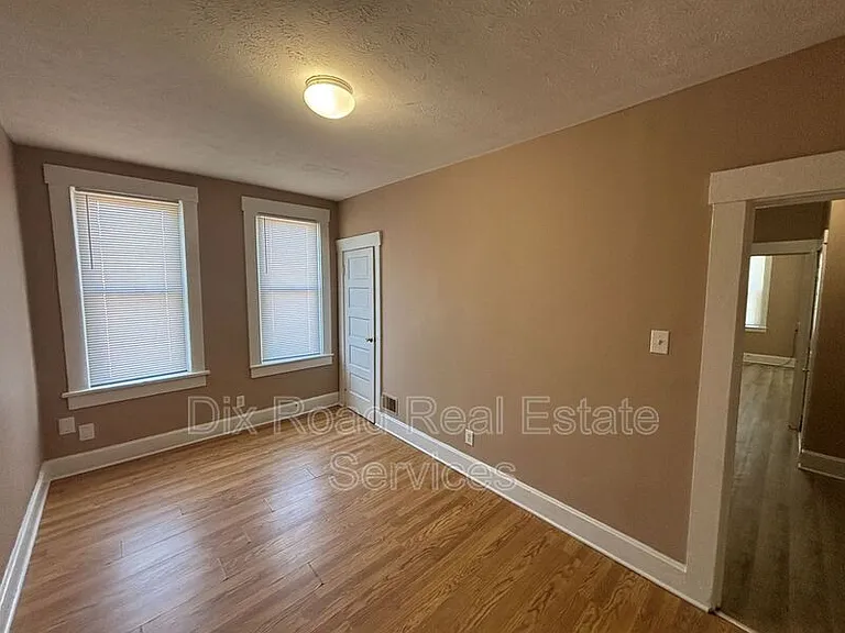 704 Baltimore St — Photo 7