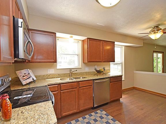 2nd image of 1352 Satinwood Dr