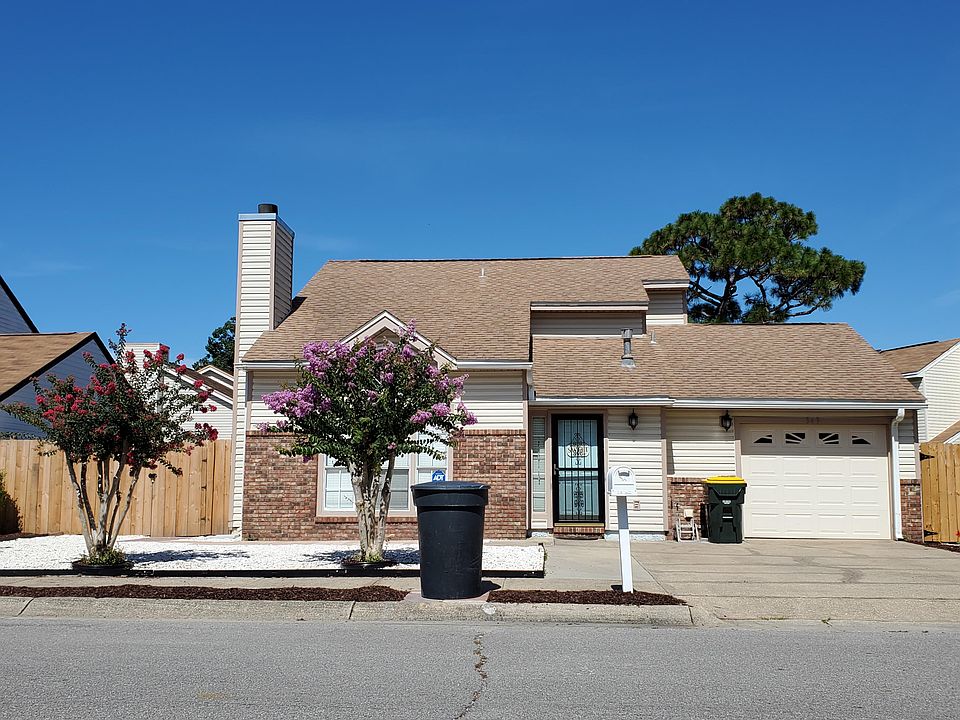 1st image of 349 Canterbury Cir NW