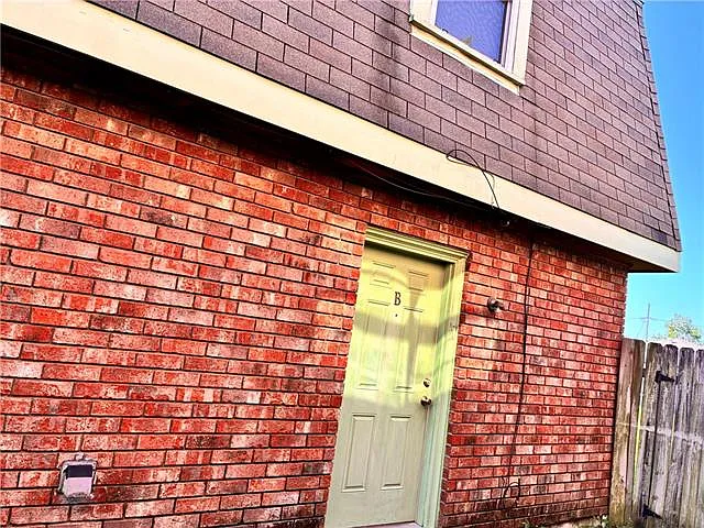 2 bed, 1.5 bath, 964 sqft, $1,200 — Photo 3