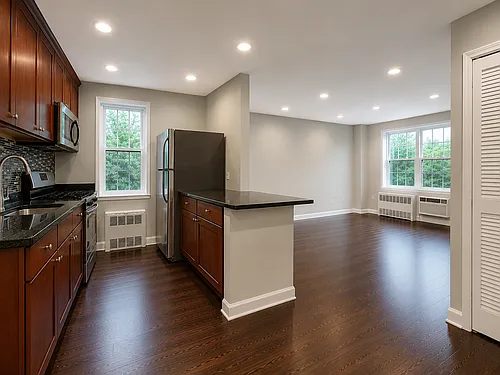 829 Greenwood Ave #6E Photo 1 829 Greenwood Ave #6E Photo 1