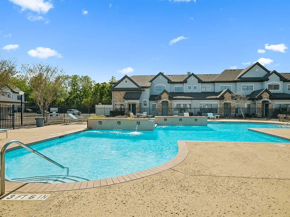 Champion Townhomes on the Green