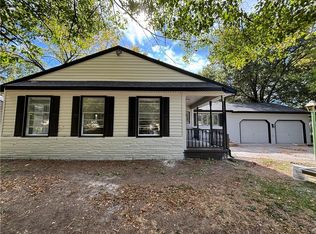 1804 SW Walnut St, Blue Springs, MO 64015