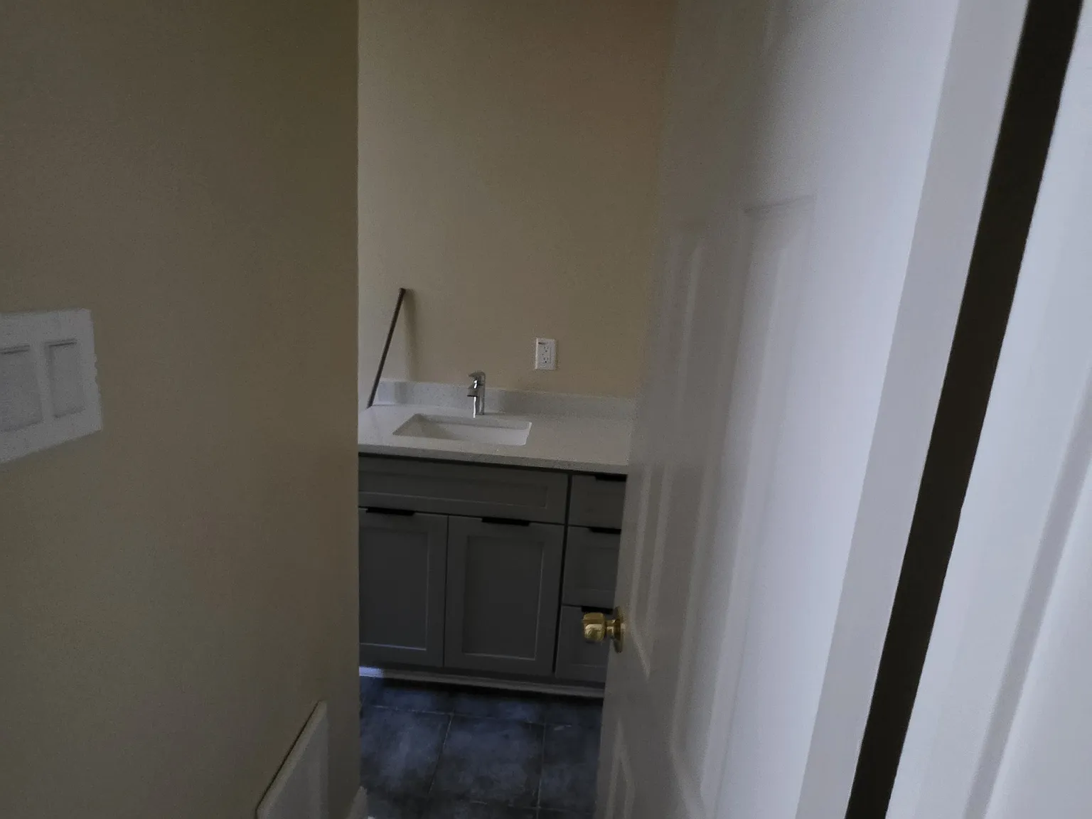 318 Glenmore Dr — Photo 2