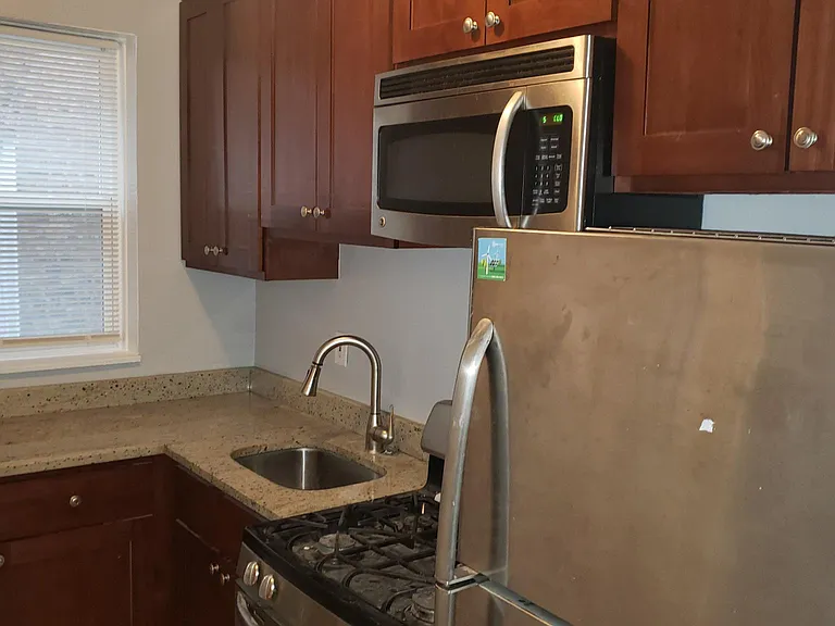 4871 1/2 N Hermitage Ave #2W — Photo 2