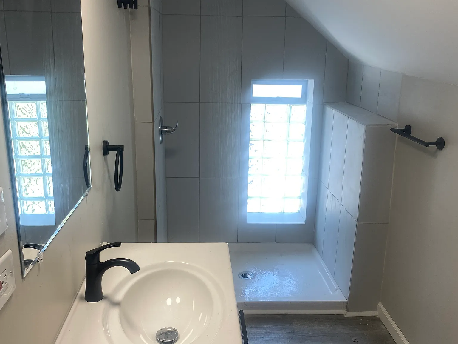 2 bed, 800 sqft, $1,300 — Photo 2