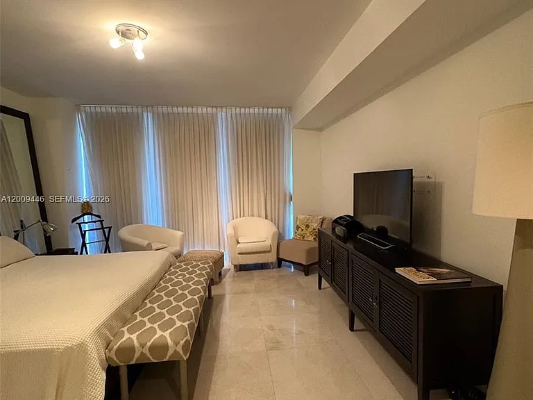 5875 Collins Ave #708 — Photo 9