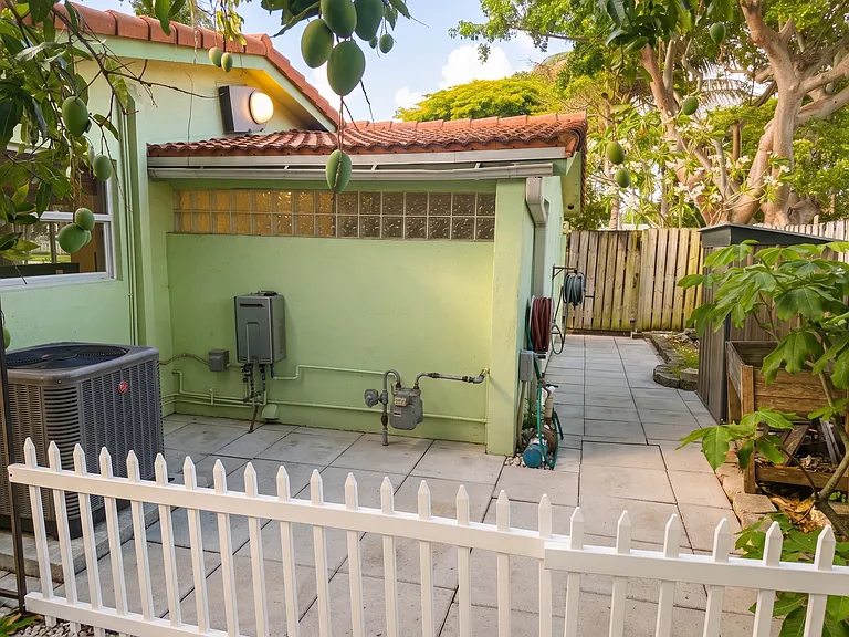 3717 S Longfellow Cir — Photo 14