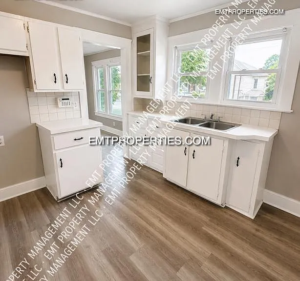 1301 W 5th St #1 — Photo 2
