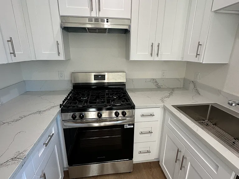 410 Zenith St #3 — Photo 7