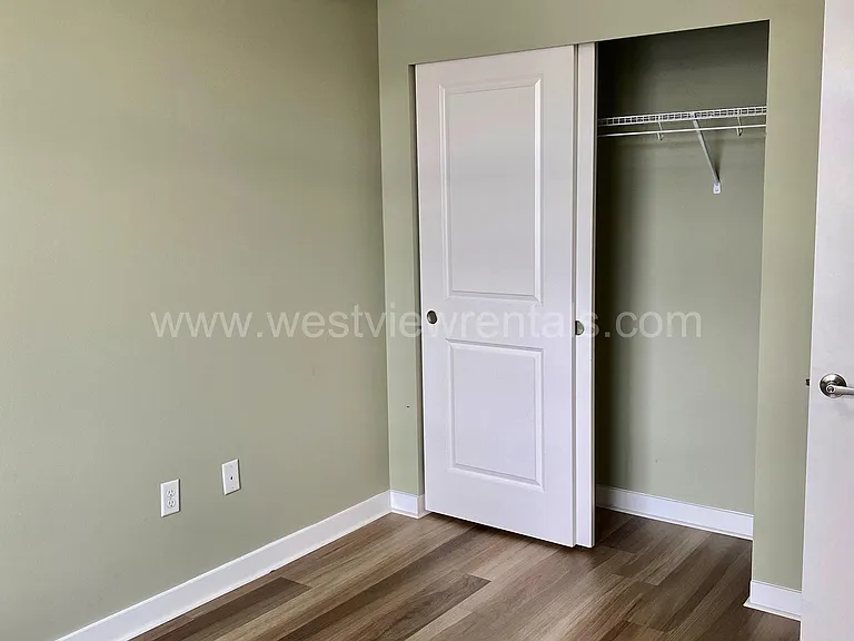 200 E Maple St — Photo 115