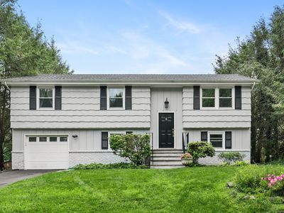 232 Woodridge Drive South, Stamford, CT, 06902