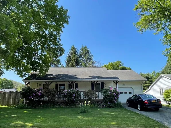 7 Speer Dr, Corning, NY 14830