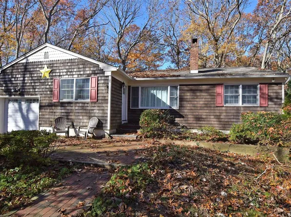 31 Kettle Knoll Path, Miller Place, NY 11764