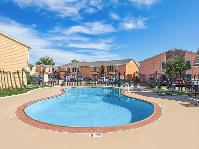 Capewood Apartments — Photo 13