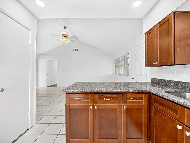 11239 Carvel Ln — Photo 20