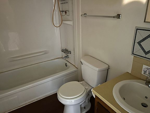 3rd image of 5063 Friendly Rd APT 1