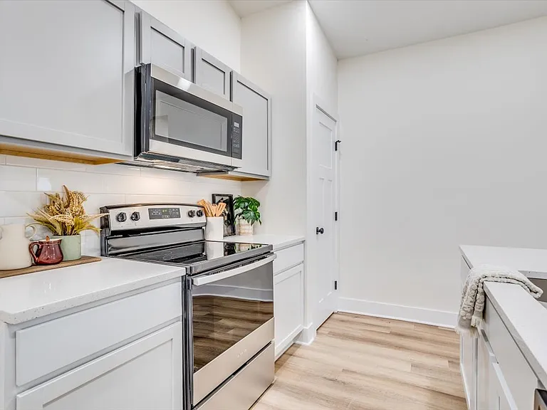 5644 E Bristol St — Photo 14
