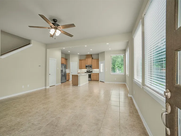 323 N Spotted Fern Dr — Photo 5