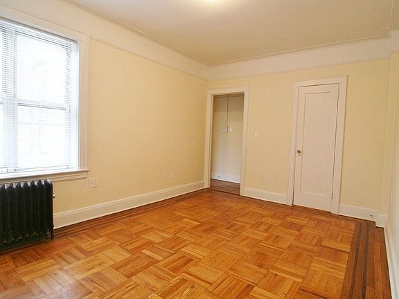 5th image of 2826 44th St APT 5D