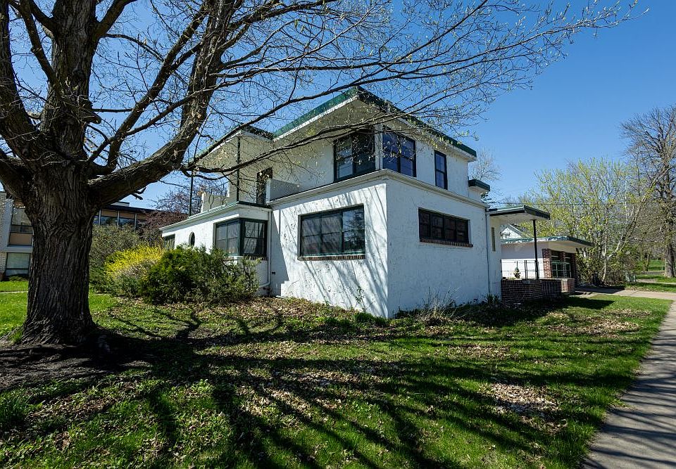 Bedroom balcony visible on left.