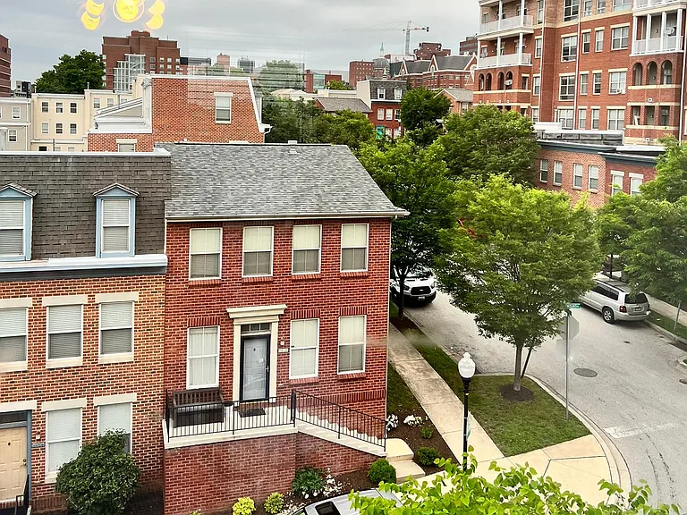 1607 E Fairmount Ave — Photo 21