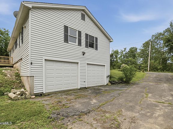 3rd image of 90 Brickyard Ct