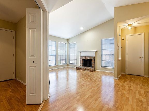 3rd image of 3101 Townbluff Dr APT 124
