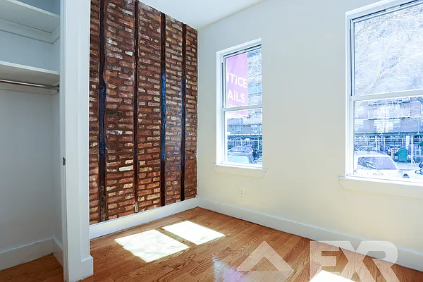 Rented by EXR | media 48