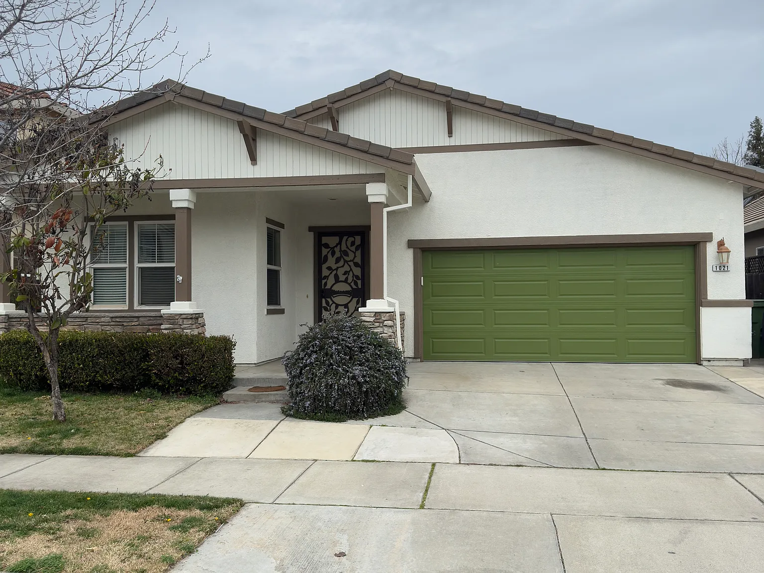 4 bed, 1907 sqft, $2,800 — Photo 1