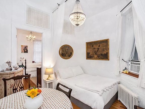 4th image of 636 E 14th St APT 3