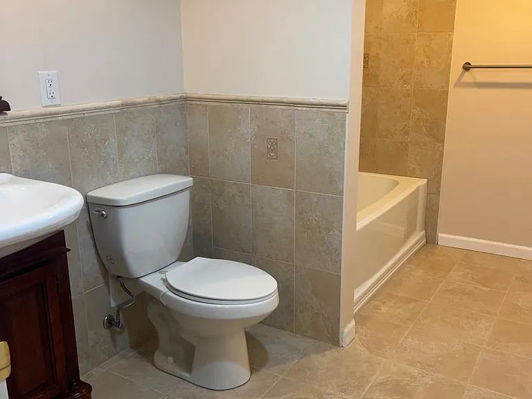105 Montrose Ave #105 — Photo 19