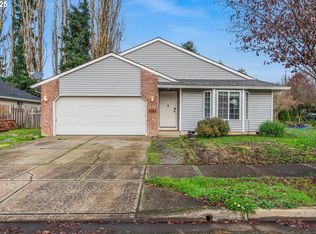 2367 Dorsey Dr, Hubbard, OR 97032
