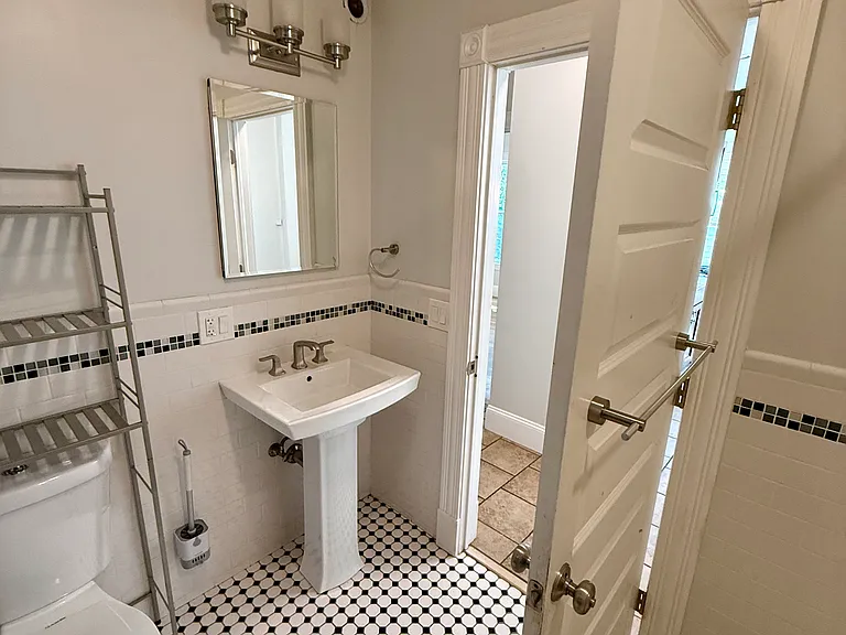 48 Lambert Ave — Photo 6