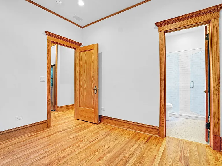 1233 N Hoyne Ave #3 — Photo 17