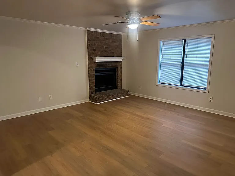 153 N Rembert St — Photo 4