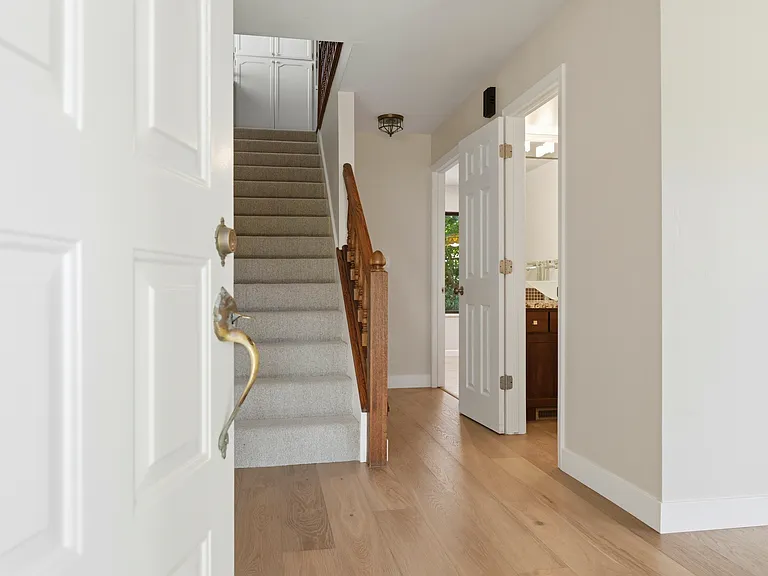 450 Marion Ave — Photo 6