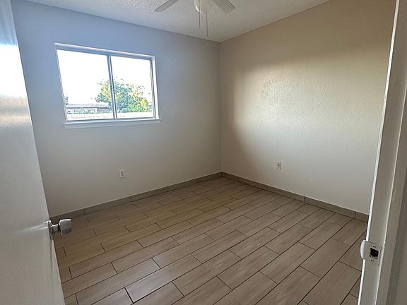 4th image of 15341 Fairwood Ct