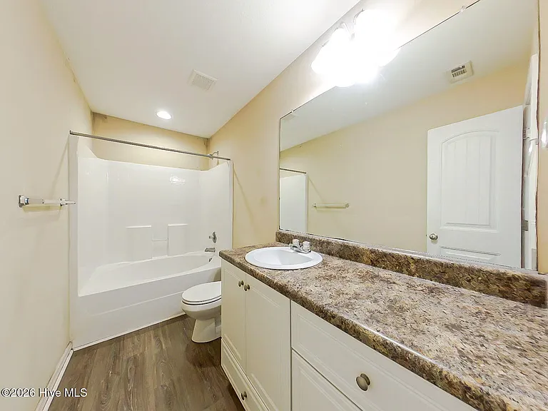2710 York Ct — Photo 9